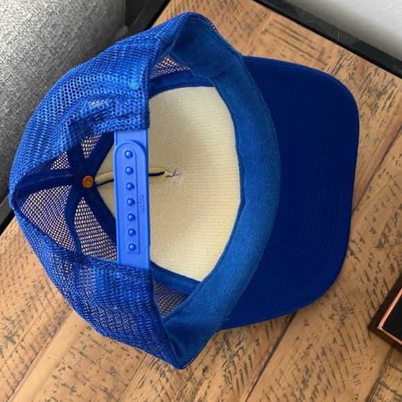 Maui Wave Riders Mesh Back Trucker Hat - NWOT - Picture 5 of 6